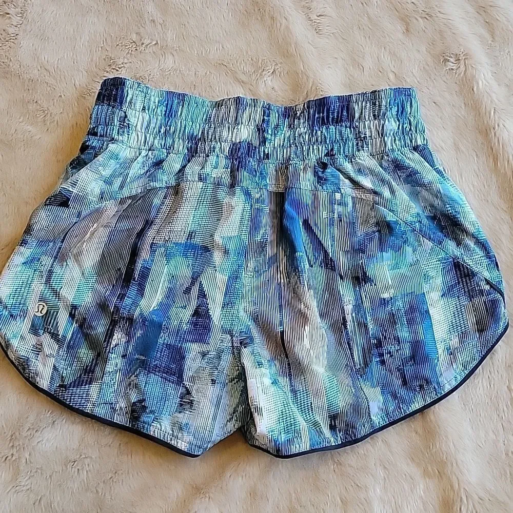 LULULEMON CHOOSE A SIDE SHORTS - BLACK NIGHT AND SUN DAZED MULTI BLUE, SIZE 4